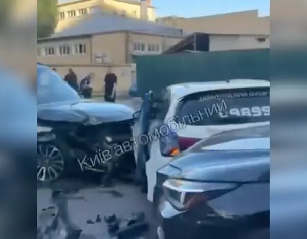 Головна 118 Дорожньо-транспортна пригода з участю правоохоронців трапилася в Дарницькому районі Києва.