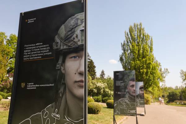 Виставка «Обличчя піхоти» з портретами захисників відкрилася в Києві. 16