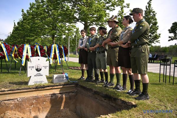 Лідер ОУН Андрій Мельник віднайшов свій останній спочинок. Якими будуть подальші кроки? 21