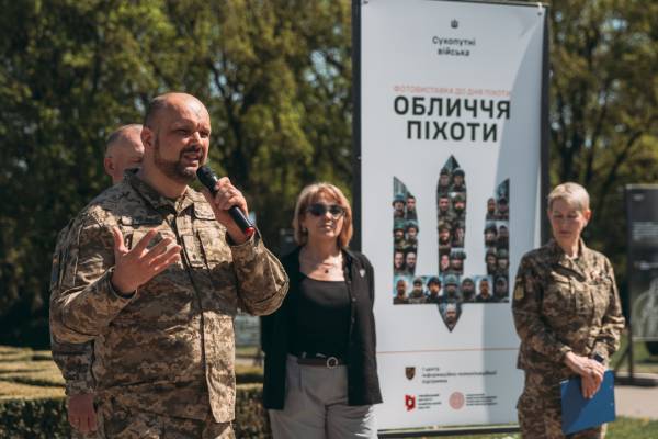 Виставка «Обличчя піхоти» з портретами захисників відкрилася в Києві. 15
