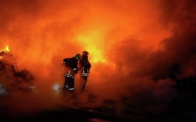 У Російській Федерації спалахнули пожежі на оборонному заводі “ВНІІР-Прогрес” і одному з&hellip;