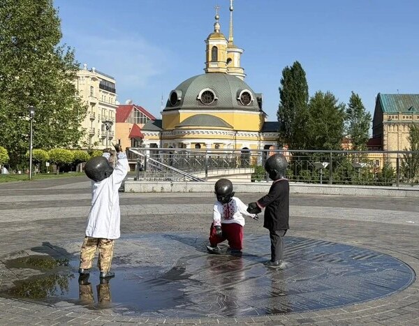 Головна 103 Київські засновники в дитячому віці одягли вишиті сорочки з українських…