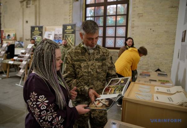 На «Книжковому Арсеналі» в Києві розпочалася робота. 30 На «Книжковому Арсеналі» в Києві розпочалася робота. 30