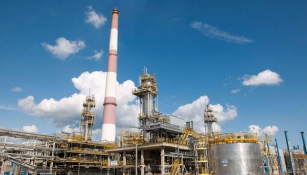 Нафтопереробний завод на Ленінградщині припинив переробку нафти після атаки безпілотників&hellip;