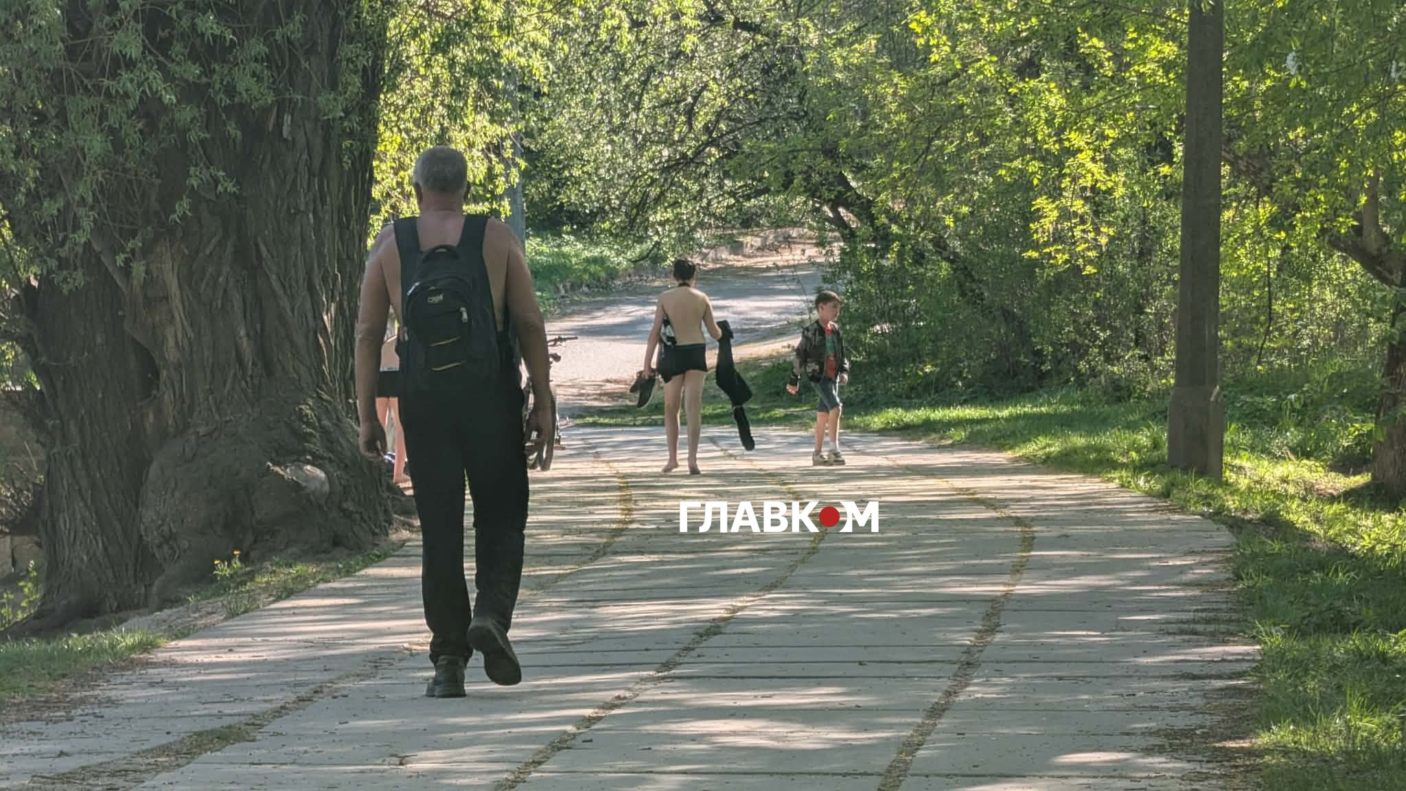 Наближення літнього сезону в столиці ознаменувалося відкриттям пляжів, що призвело до великого напливу городян до водних просторів (фоторепортаж) 2