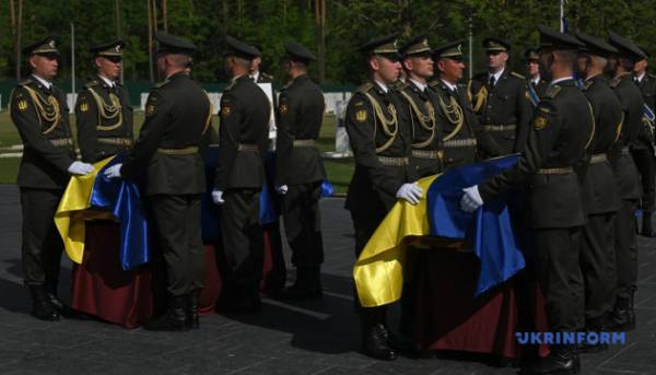 Лідера ОУН Андрія Мельника разом із дружиною було перепоховано на Національному військовому меморіалі. 28 Лідера ОУН Андрія Мельника разом із дружиною було перепоховано на Національному військовому меморіалі. 28