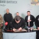 Укрпошта разом із фондом «Повернись живим» представили благодійну поштову марку. 15