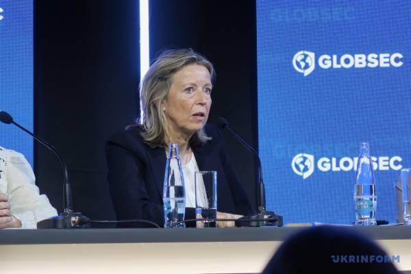 На конференції GLOBSEC обговорювали повернення українських дітей, вивезених до Росії. 8