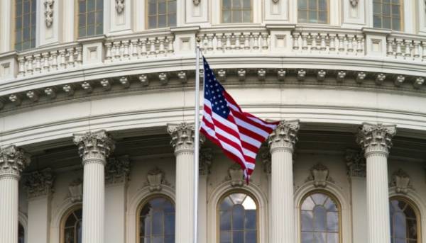 Головна 55 Сенатори США з обох політичних таборів виступають за надання Україні безпекової допомоги на суму $400 мільйонів.