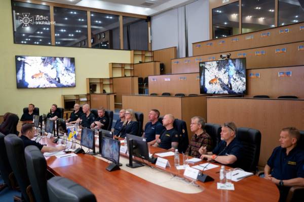 Служба порятунку обмінялася з колегами зі Швеції досвідом роботи під час бойових дій. 8