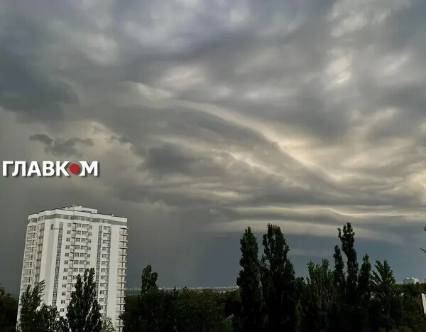 Головна 87 Київ накрила гроза (відео)