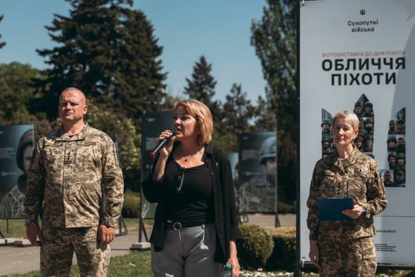 Виставка «Обличчя піхоти» з портретами захисників відкрилася в Києві. 13