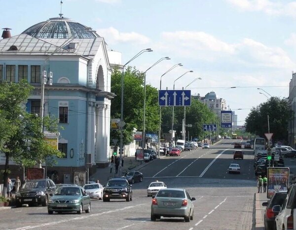Часткове обмеження руху на вулиці Володимирській до 4 травня (схема)