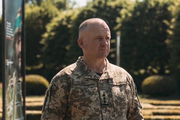 Виставка «Обличчя піхоти» з портретами захисників відкрилася в Києві. 11