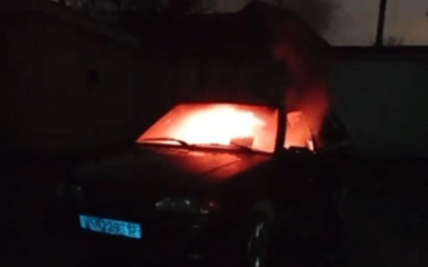 Бойовики знищили автомобіль правоохоронців на території Чечні — оприлюднено відеоматеріал.