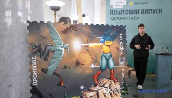 Укрпошта разом із фондом «Повернись живим» представили благодійну поштову марку. 22