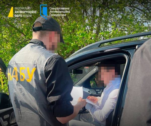 Детективи НАБУ здійснюють слідчі дії у справі щодо корупції у Верховному Суді 5 Детективи НАБУ здійснюють слідчі дії у справі щодо корупції у Верховному Суді 5