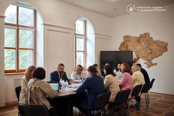 Лубінець звернув увагу Лісового на труднощі з реформою старшої школи та підготовкою до НМТ 8 Лубінець звернув увагу Лісового на труднощі з реформою старшої школи та підготовкою до НМТ 8