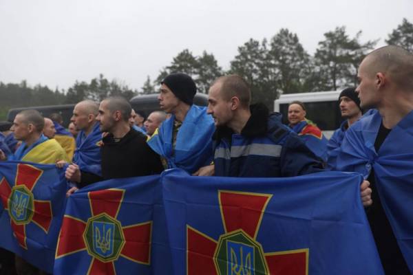 205 українців повернулися з російського полону 35
