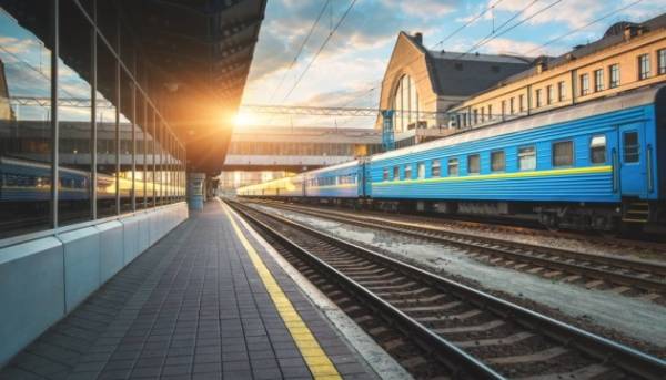 Головна 95 Укрзалізниця збільшує кількість рейсів та запускає додаткові потяги на літній період.