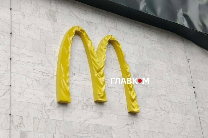 Головна 118 McDonald’s на Лук’янівській після атаки РФ. Соцмережі пропонують увічнити одну…