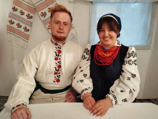 Як майстрині з Вінниці вишили жіночу долю в одязі 10