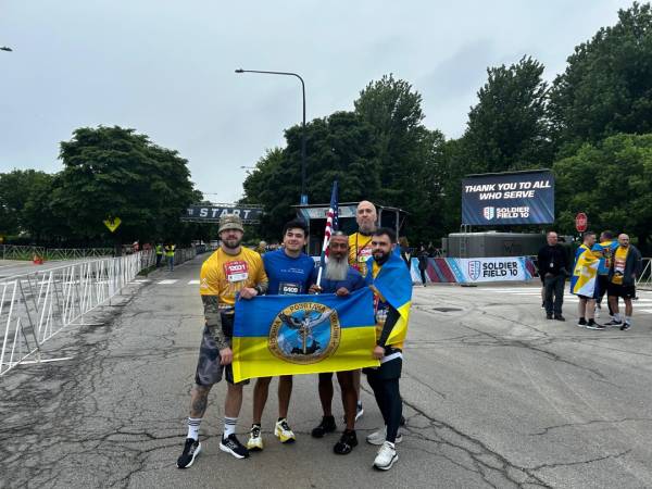 Українські військові та американські ветерани взяли участь у пробігу на згадку про загиблих. 16 Українські військові та американські ветерани взяли участь у пробігу на згадку про загиблих. 16