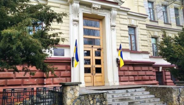 Деякі предмети, вивезені росіянами з херсонського музею, псуються у підвальному приміщенні в Генічеську 2