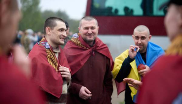 205 українців повернулися з російського полону 21