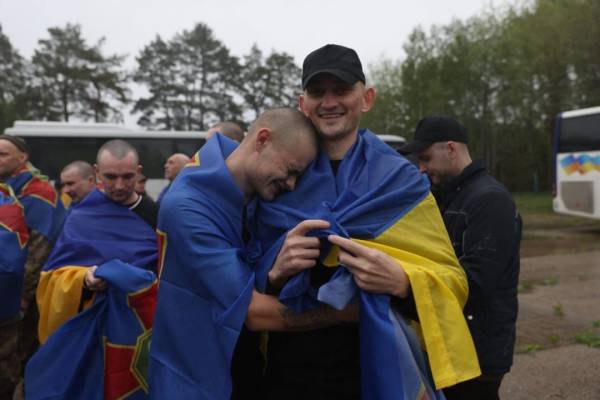 205 українців повернулися з російського полону 36