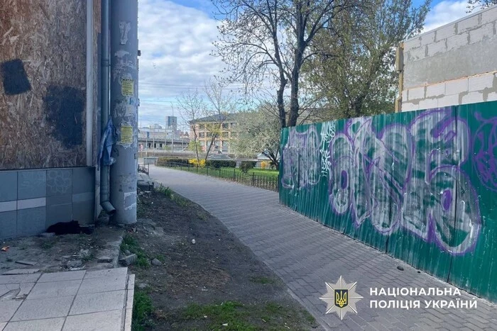 Пограбування у Голосіївському районі: чоловіка, який обікрав 23-річного молодика, затримали