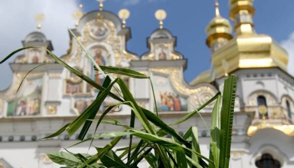 Православні християни відзначають День Святої Трійці
