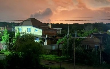 Атака дронів спричинила пожежу на нафтопереробному заводі в Афіпському, Росія.
