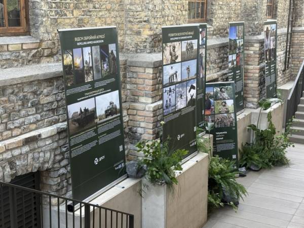 Фотовиставка, що вшановує українських прикордонників, була відкрита в Латвії. 9