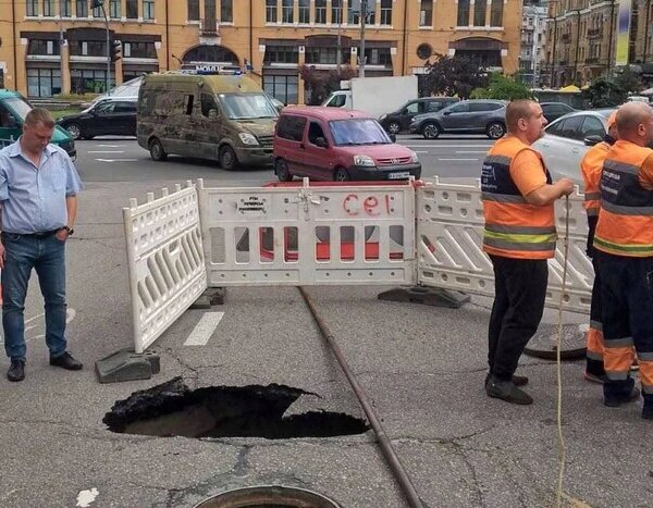 У столиці, вдруге за цей день, на дорожньому покритті з’явилася&hellip;