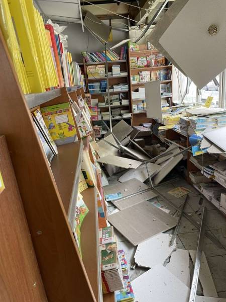 У Києві книжковий магазин видавництва «Ранок» зазнав ушкоджень внаслідок російського нападу. 4