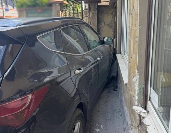 Головна 124 У столиці п’яний кермувальник в’їхав у крамницю