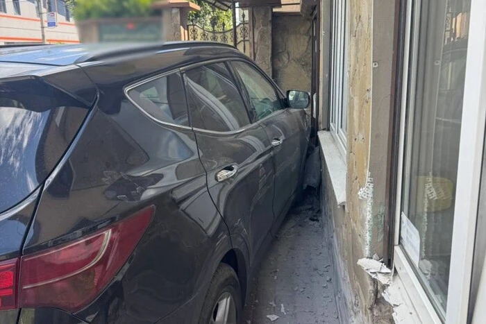 Головна 115 У столиці п’яний кермувальник в’їхав у крамницю
