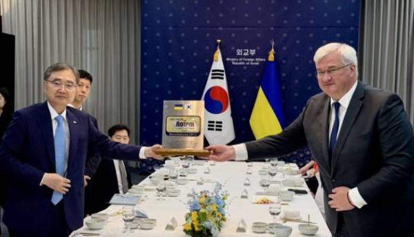 Сибіга провів зустріч з міністром закордонних справ Південної Кореї – обговорювали російсько-північнокорейську співпрацю.