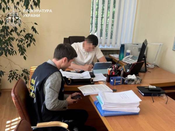 48-мільйонна схема: Керівника філії Укрзалізниці підозрюють у зловживаннях з орендою вагонів 4
