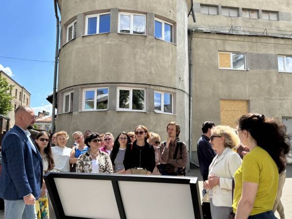 На Подолі в Києві з'явився інформаційний стенд, присвячений знищеній Воскресенській церкві 6 На Подолі в Києві з'явився інформаційний стенд, присвячений знищеній Воскресенській церкві 6