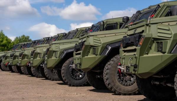 Головна 109 Україна отримала 13 броньованих автівок для військових медиків