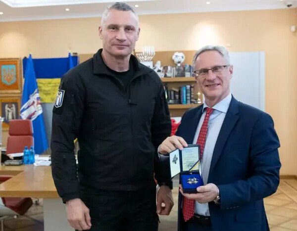 Головна 133 Ізраїльський посол нагороджений відзнакою «За сприяння обороні Києва»