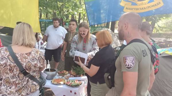«За рік варто вжити 12 порцій українського борщу» 14 «За рік варто вжити 12 порцій українського борщу» 14