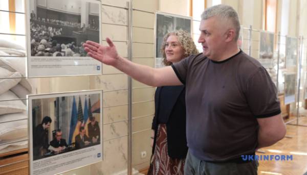 Фотовиставка Укрінформу та посольства США, присвячена 250-річчю незалежності Сполучених Штатів, була відкрита в Раді. 18