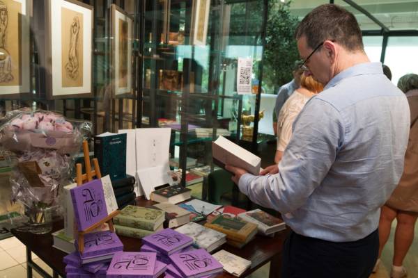 У Києві презентували збірку незвичайних афоризмів та філософських роздумів «100 не зовсім звичайних ідей» 12