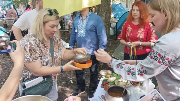 «За рік варто вжити 12 порцій українського борщу» 13 «За рік варто вжити 12 порцій українського борщу» 13