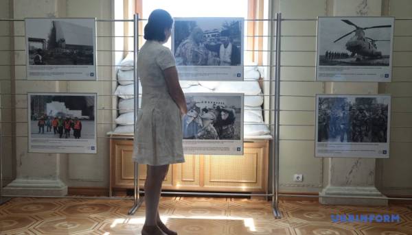 Фотовиставка Укрінформу та посольства США, присвячена 250-річчю незалежності Сполучених Штатів, була відкрита в Раді. 31