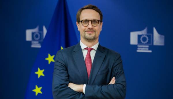 Головна 111 Європейська комісія не підтверджує можливість відмови українцям призовного віку у наданні тимчасового захисту.