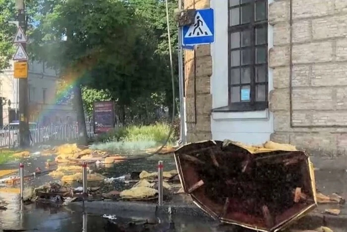 Головна 111 Напад на Київ: веселка з’явилася під час гасіння пожежі в…